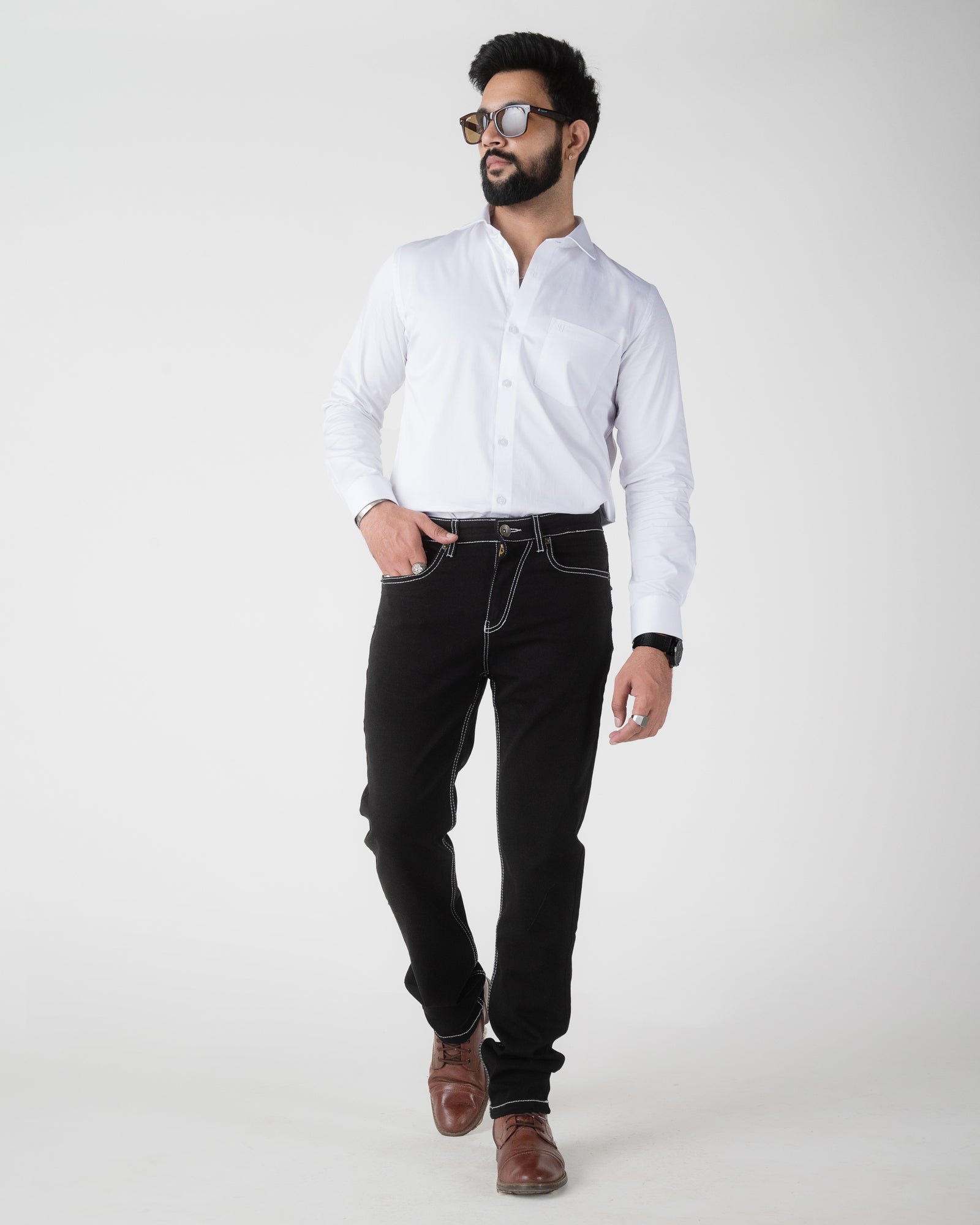 BLACK REGULAR FIT JEANS