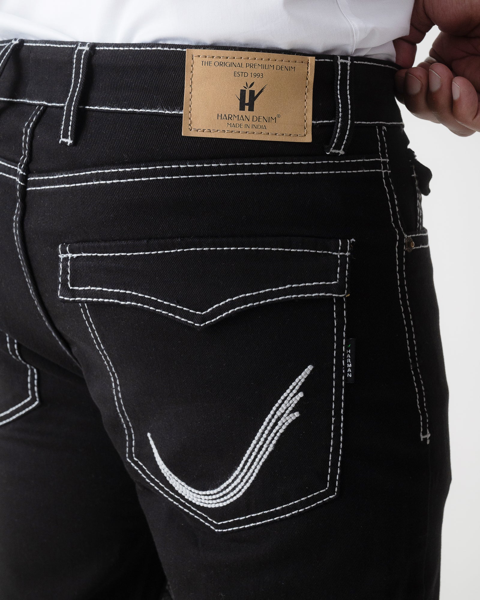 BLACK REGULAR FIT JEANS