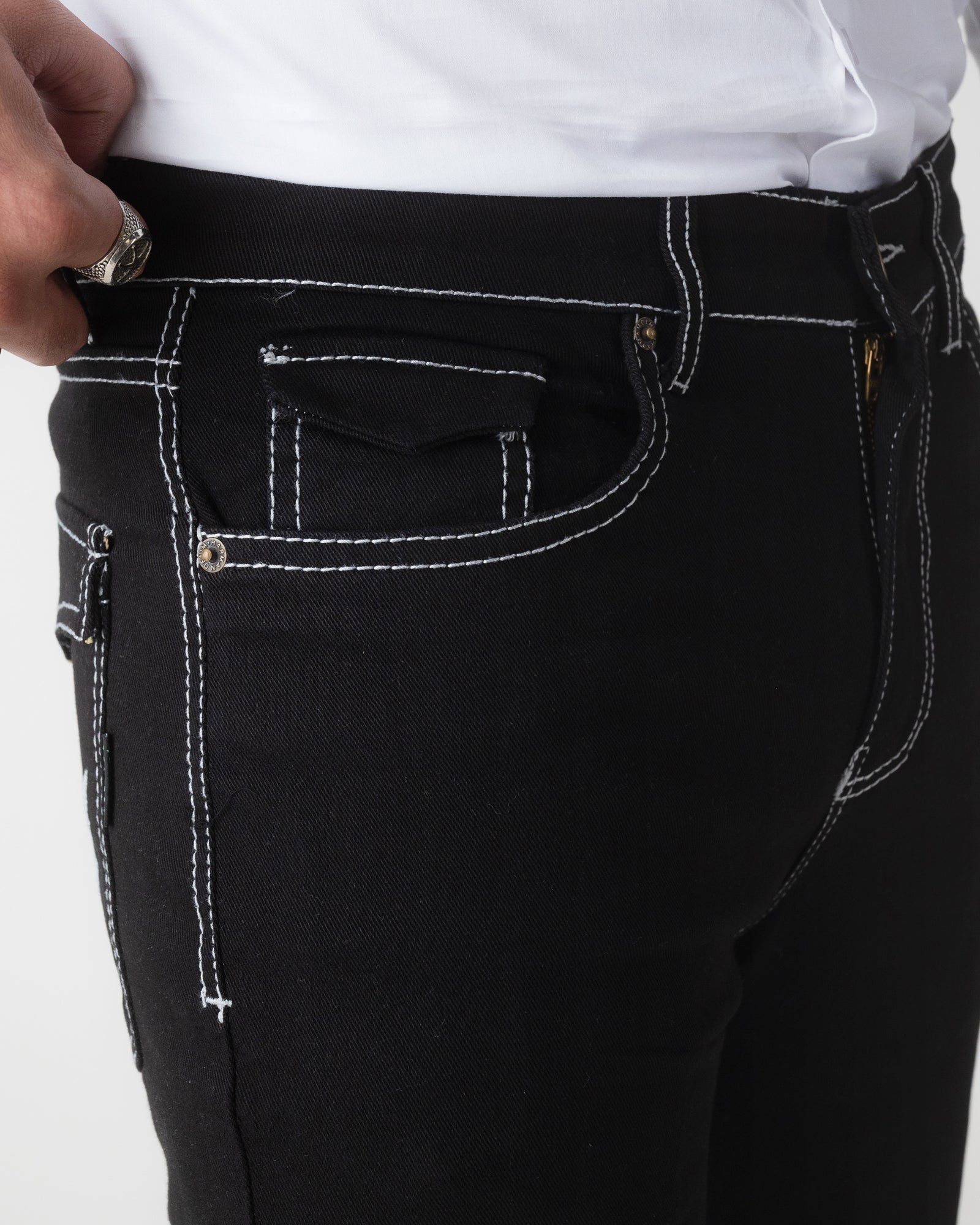 BLACK REGULAR FIT JEANS