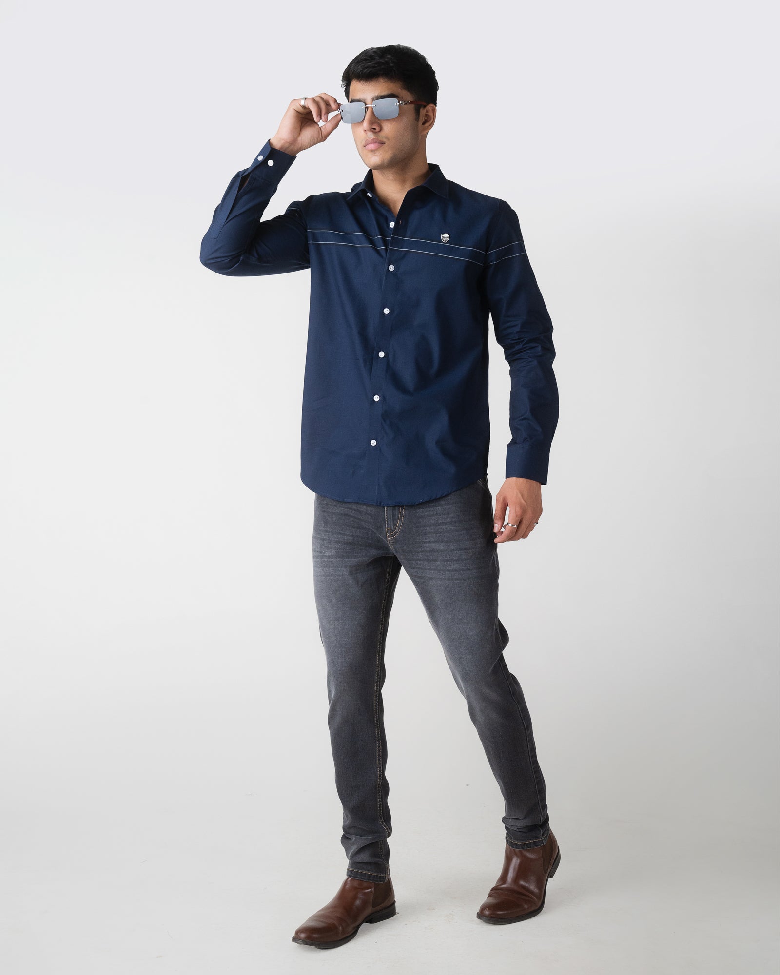 MID GREY TAPERED FIT JEANS