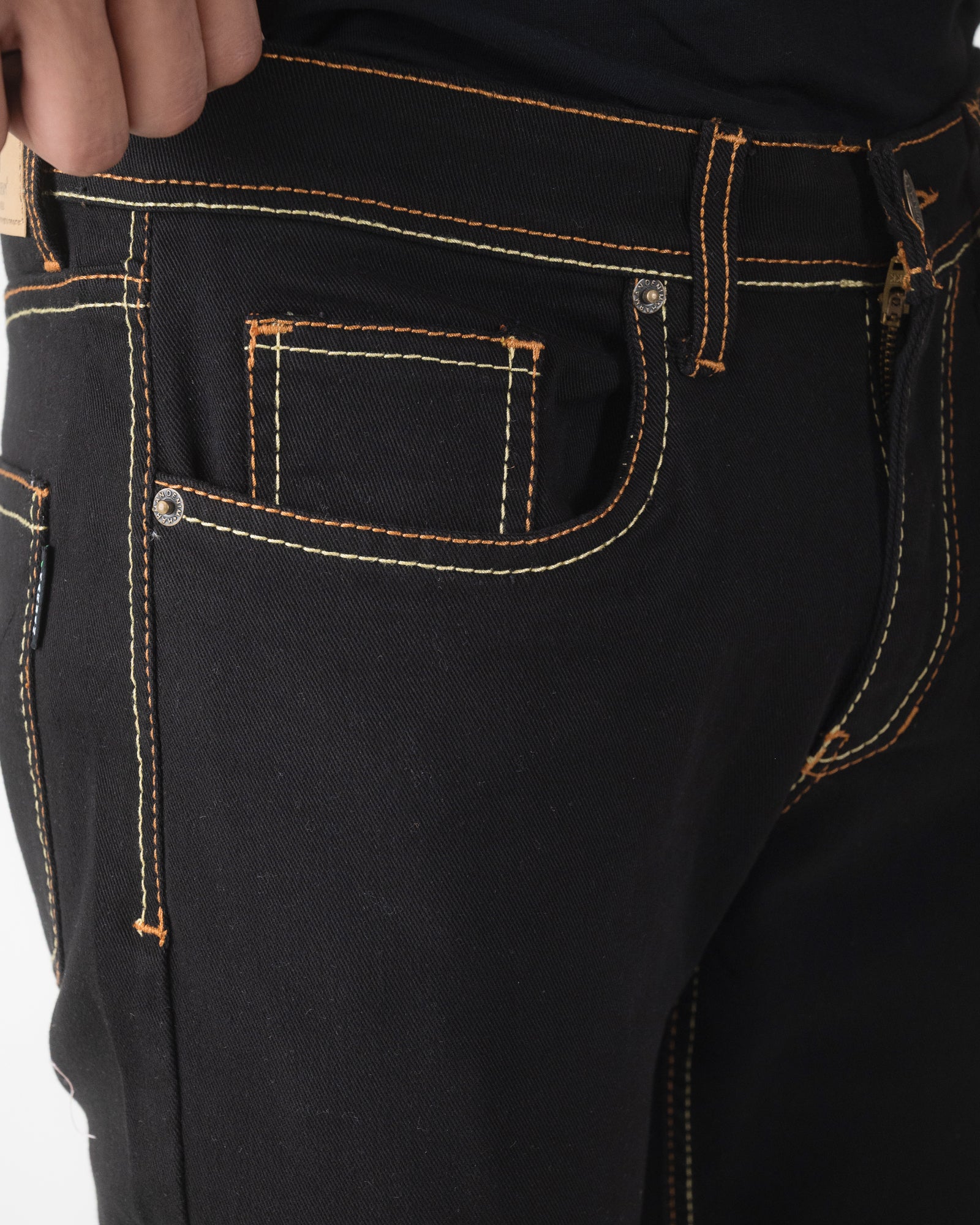 BLACK TAPERED FIT JEANS
