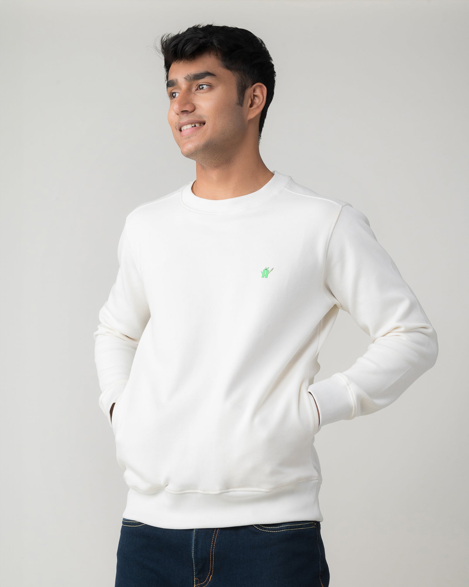 WHITE REGULAR FIT SWEATSHIRT