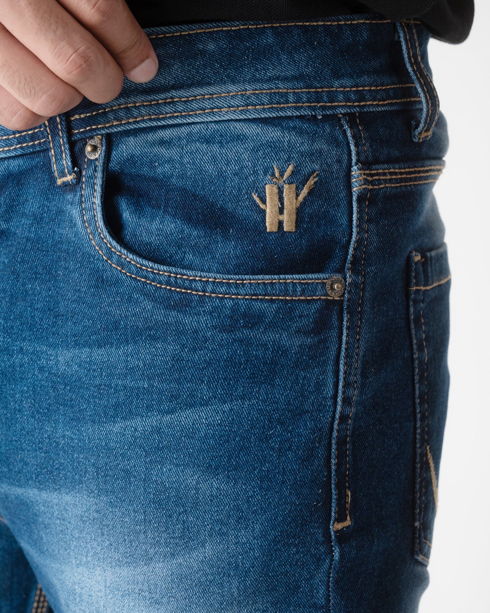 WASHED BLUE BOOTCUT FIT JEANS