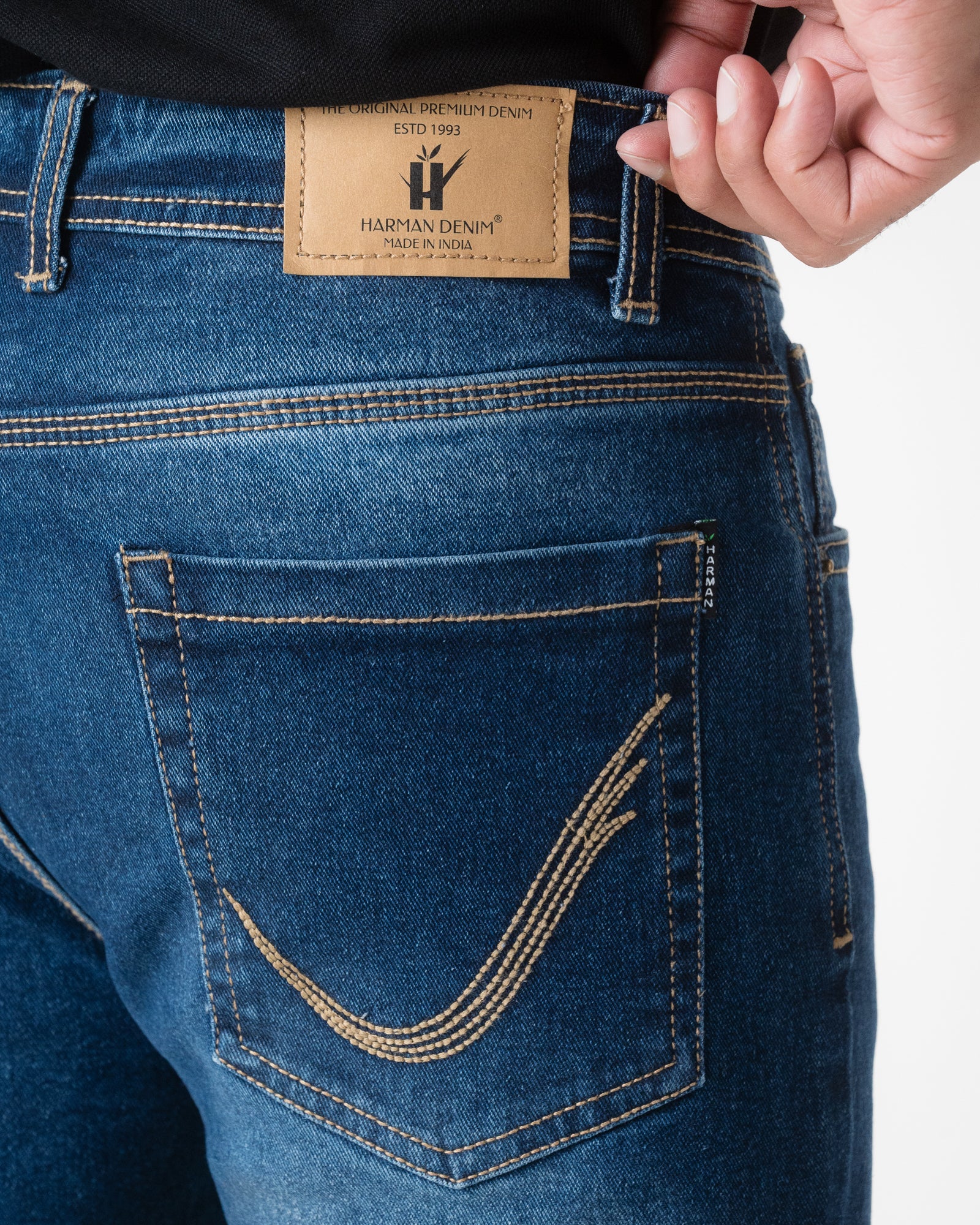 WASHED BLUE BOOTCUT FIT JEANS