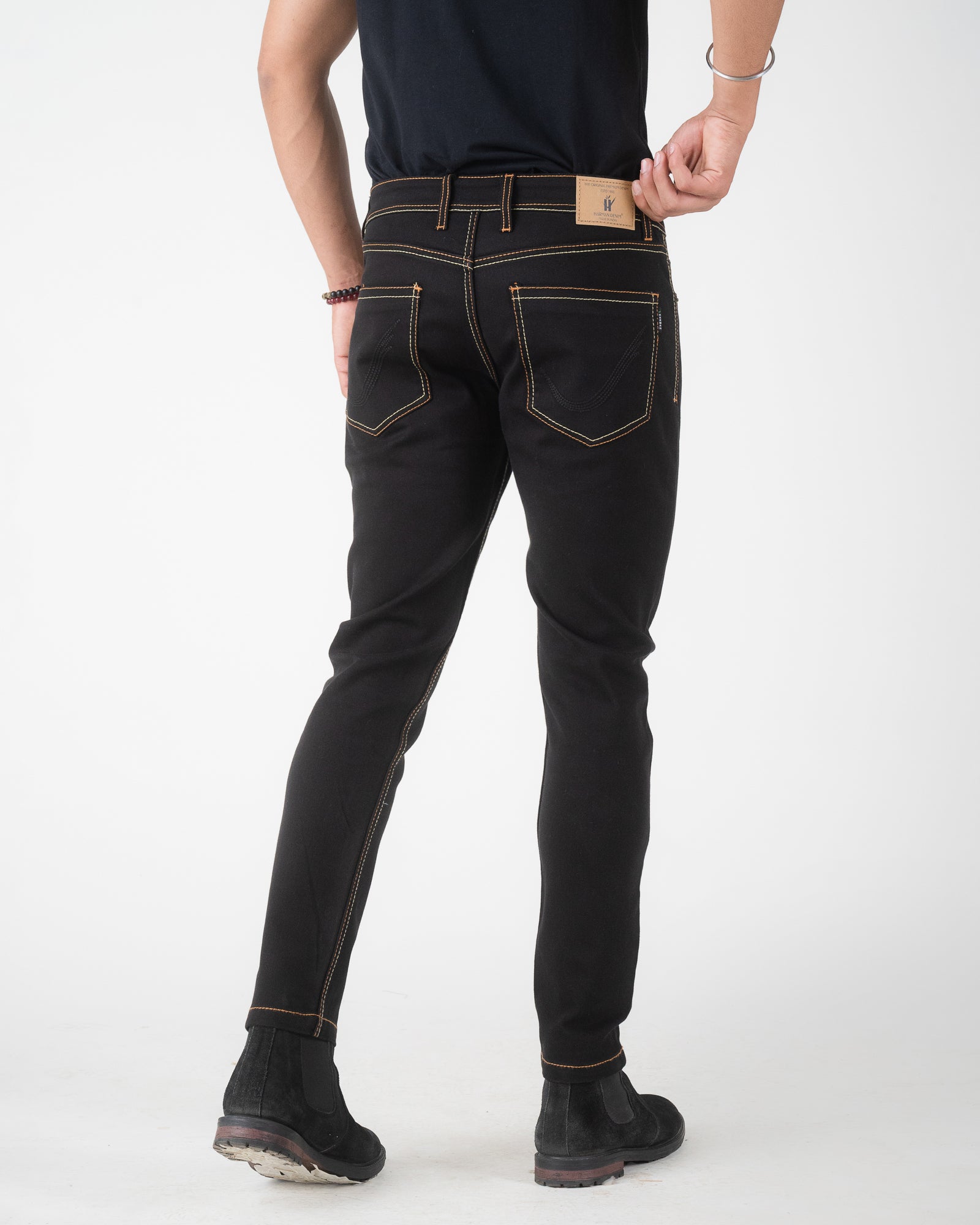 BLACK TAPERED FIT JEANS