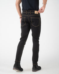 BLACK TAPERED FIT JEANS